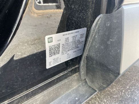 Used 2025 Chevrolet Trax LT image 28