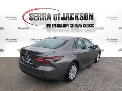 Used 2022 Toyota Camry LE w/ Convenience Package FWD image 9