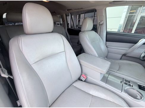 Used 2013 Toyota Highlander SE FWD image 26
