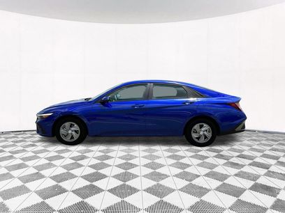 New 2025 Hyundai Elantra SE