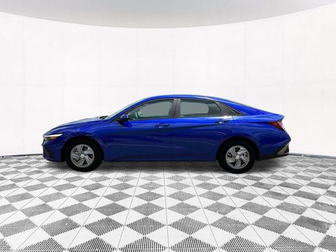 New 2025 Hyundai Elantra SE image 4