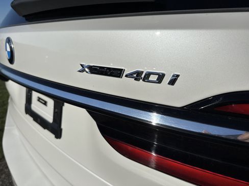 Used 2024 BMW X7 xDrive40i w/ Executive Package image 8