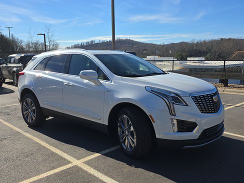 Used 2025 Cadillac XT5 Premium Luxury image 3