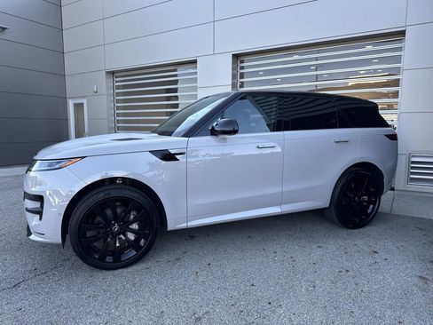 Used 2025 Land Rover Range Rover Sport Dynamic SE AWD/4WD image 3