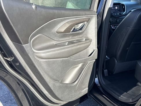 Used 2023 GMC Terrain SLT image 13