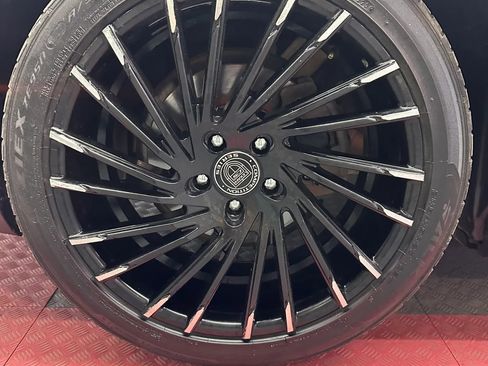 Used 2018 Dodge Challenger SXT RWD image 29