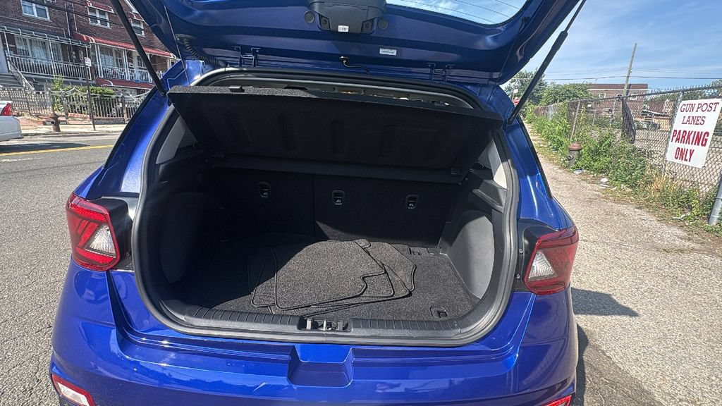 Used 2025 Hyundai Venue Limited FWD image 31