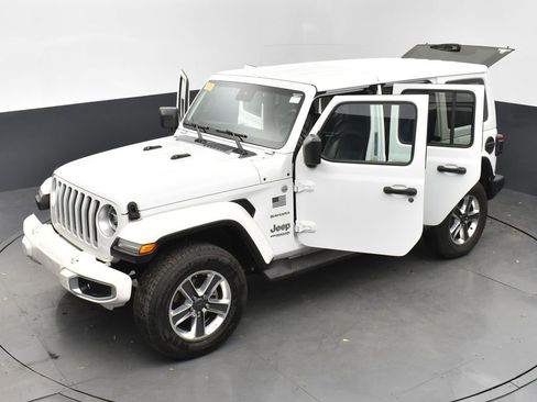 Used 2020 Jeep Wrangler Unlimited Sahara image 33