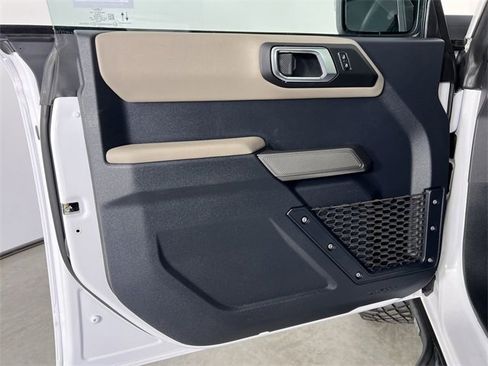 Used 2023 Ford Bronco Wildtrak image 23