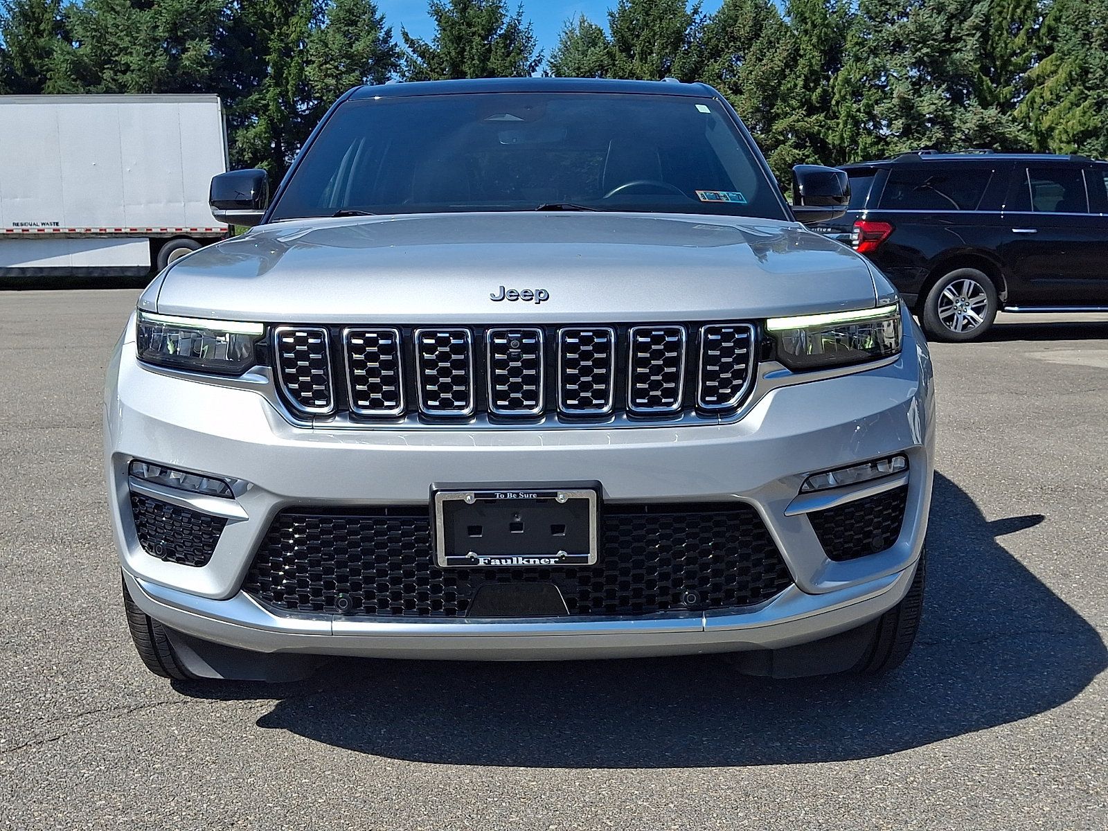 Used 2023 Jeep Grand Cherokee Summit AWD/4WD image 2