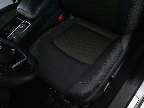 Used 2023 Nissan Pathfinder SV w/ SV Premium Package image 28