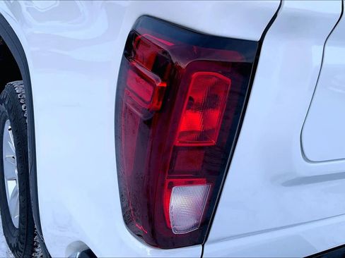 Used 2023 GMC Sierra 1500 SLE image 28