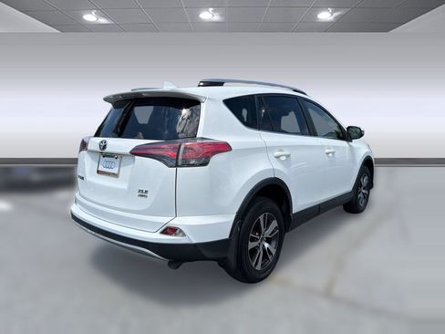 Used 2018 Toyota RAV4 XLE AWD/4WD image 9