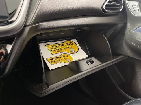 Used 2022 Chevrolet Bolt EUV LT w/ Convenience Package image 27