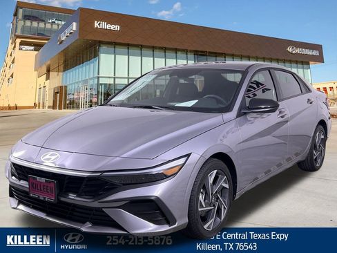 Used 2025 Hyundai Elantra Sport image 4