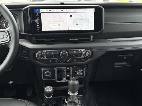 New 2026 Jeep Gladiator Sport AWD/4WD image 9