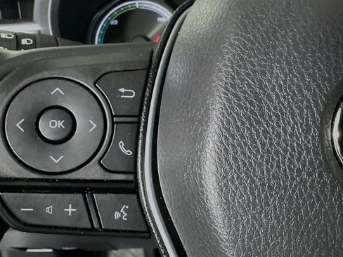 Used 2024 Toyota Venza XLE image 16