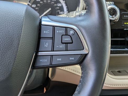 Used 2021 Toyota Highlander Platinum FWD image 27