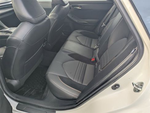 Used 2022 Toyota Avalon Touring image 17