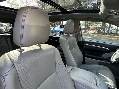 Used 2019 Toyota Highlander Limited Platinum image 46