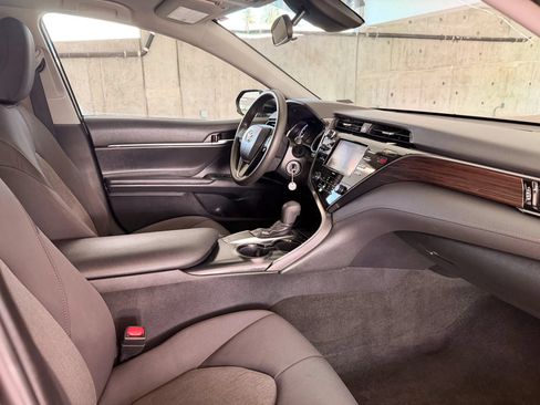 Used 2020 Toyota Camry LE FWD image 21