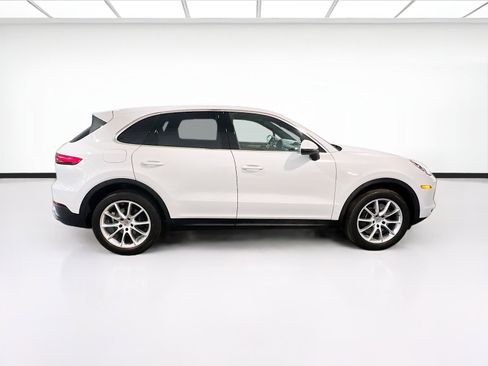 Used 2022 Porsche Cayenne image 26