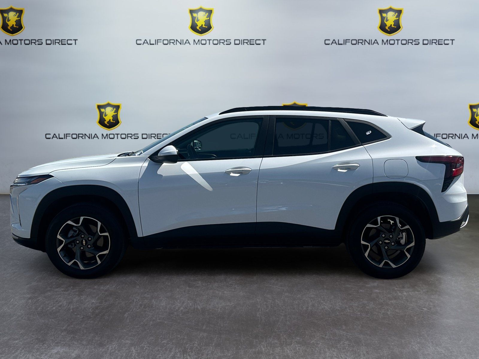 Used 2024 Chevrolet Trax LT w/ Driver Confidence Package FWD image 2