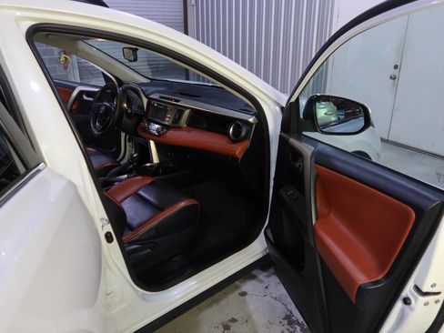 Used 2014 Toyota RAV4 Limited image 12