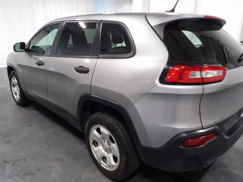Used 2015 Jeep Cherokee Sport FWD image 7