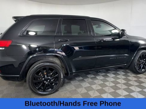 Used 2018 Jeep Grand Cherokee Altitude AWD/4WD image 11