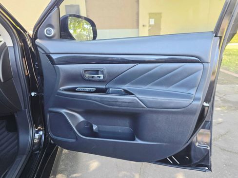 Used 2018 Mitsubishi Outlander SEL image 24