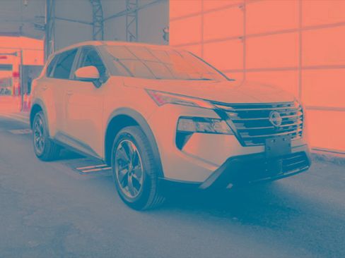 Used 2024 Nissan Rogue SV image 3