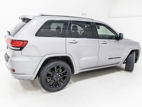 Used 2018 Jeep Grand Cherokee Altitude RWD image 9