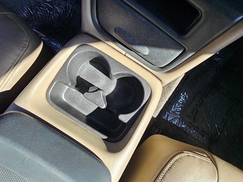 Used 2002 Chevrolet Avalanche 2WD w/ Convenience Pkg image 28