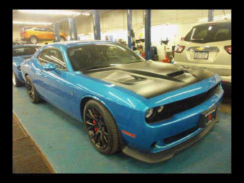 Used 2016 Dodge Challenger SRT Hellcat RWD image 1