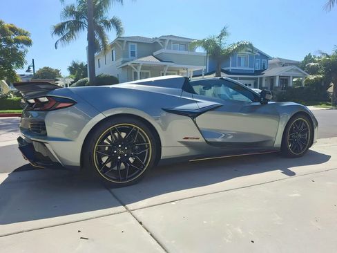 Used 2024 Chevrolet Corvette Z06 RWD image 2