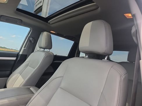 Used 2018 Toyota Highlander XLE AWD/4WD image 10