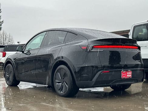 Used 2026 Tesla Model Y Long Range image 7