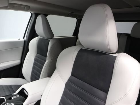 New 2026 Mitsubishi Outlander SE image 18