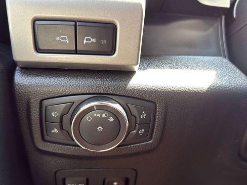 Used 2020 Ford F150 Lariat w/ Equipment Group 502A Luxury AWD/4WD image 20