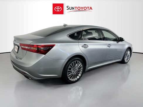 Used 2016 Toyota Avalon Limited w/ Toyota Safety Sense Package FWD image 4