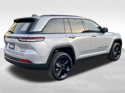 New 2025 Jeep Grand Cherokee Limited w/ Black Appearance Package image 6