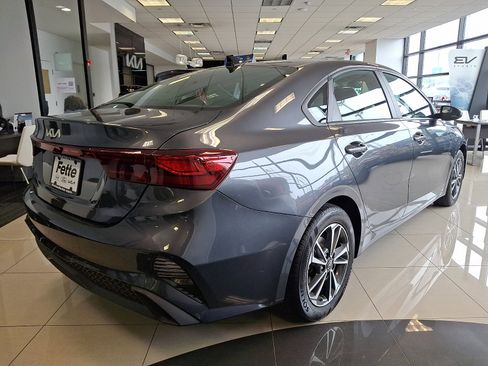 Used 2023 Kia Forte LXS w/ LXS Technology Package FWD image 4