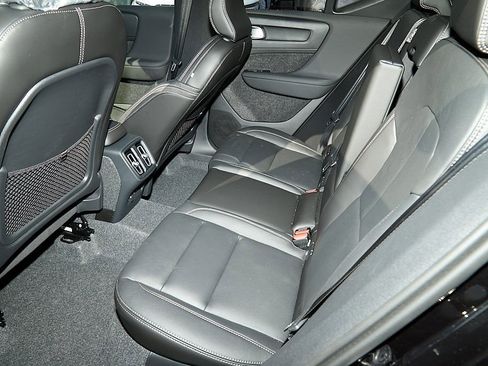 New 2026 Volvo XC40 B5 Plus w/ Climate Package image 20