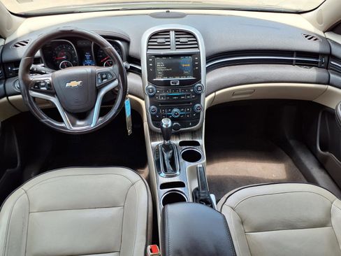 Used 2015 Chevrolet Malibu LT w/ Leather Package FWD image 4