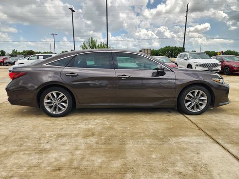 Used 2020 Toyota Avalon XLE w/ Moonroof Package FWD image 6