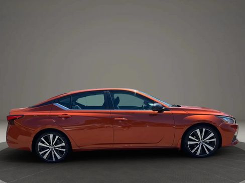 Used 2021 Nissan Altima 2.0 SR FWD image 4
