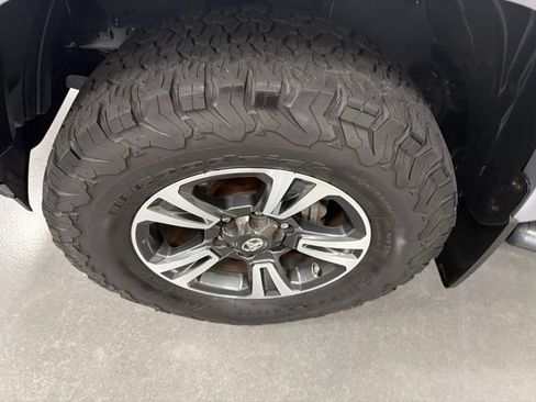 Certified 2017 Toyota Tacoma TRD Sport w/ Tow Package AWD/4WD image 27