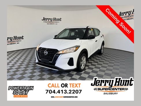 Used 2021 Nissan Kicks S image 1
