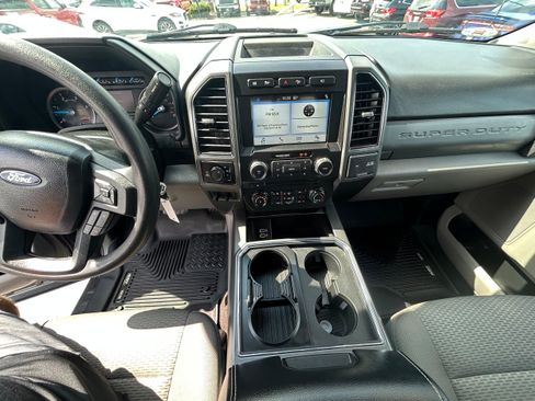 Used 2018 Ford F250 XLT w/ XLT Premium Package AWD/4WD image 9